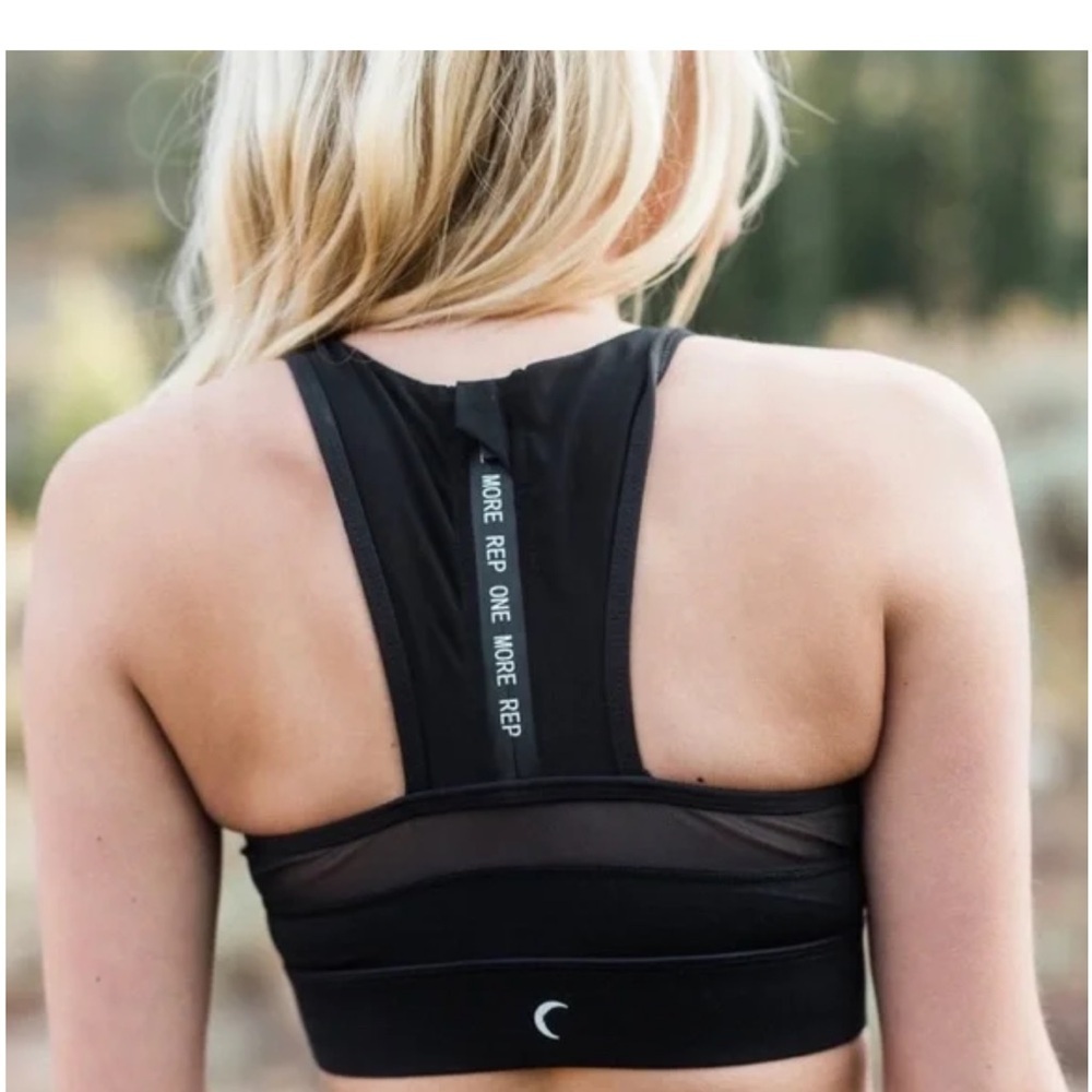 Zyia All  Star Bra black size medium- size tag attached